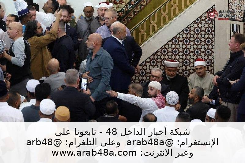 احتجاجات ضد رئيس وزراء أستراليا خلال زيارته أكبر مسجد في البلاد لصلاة عيد الفط