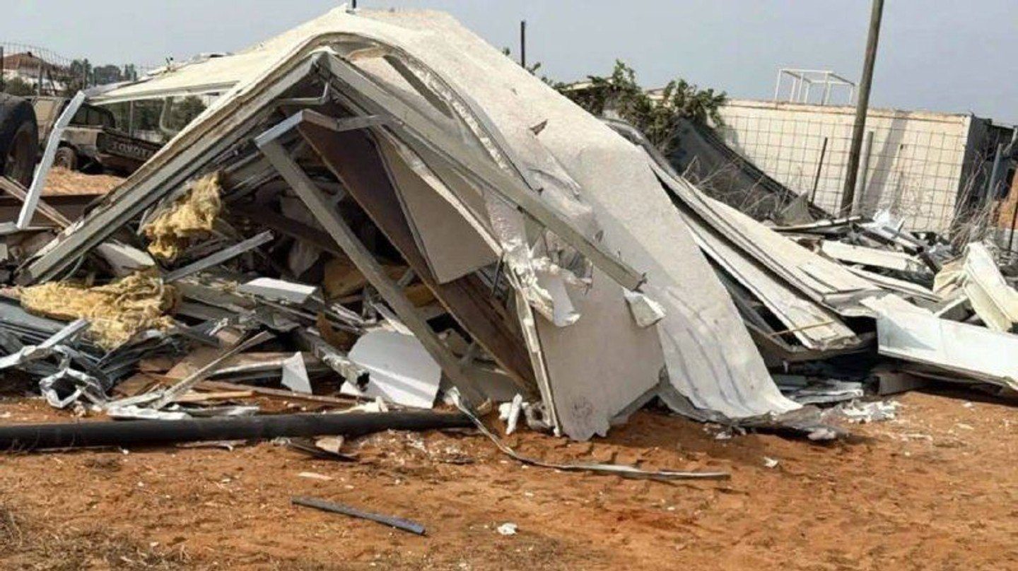 الشرطة تقتحم قلنسوة وتهدم بيتًا متنقلًا للمواطن حسام تايه