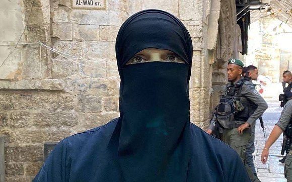 السلطات الإسرائيلية تطلق سراح المرابطة منتهى أمارة وتبعدها عن الأقصى أسبوعًا