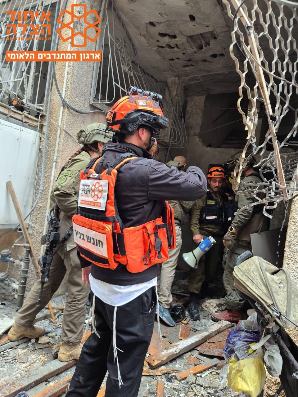 إصابة 20 شخصًا بينهم حالة خطيرة و3 متوسطة جراء سقوط صاروخ في بني براك