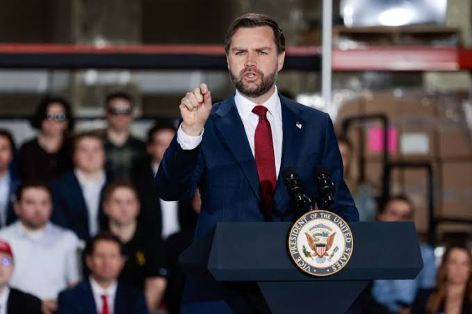 نائب الرئيس الأمريكي: قدمنا تنازلات كثيرة لكن إيران رفضت شروطنا والوفد الأمريكي سيغادر باكستان